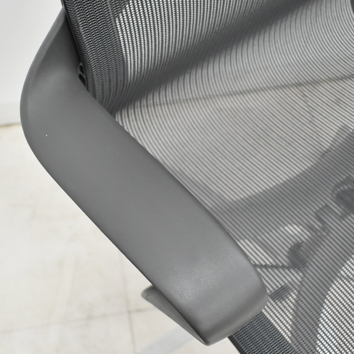 【中古】ハーマン・ミラー　セトゥチェア　マルチパーパスチェア　固定肘　2025112207【中古オフィス家具】