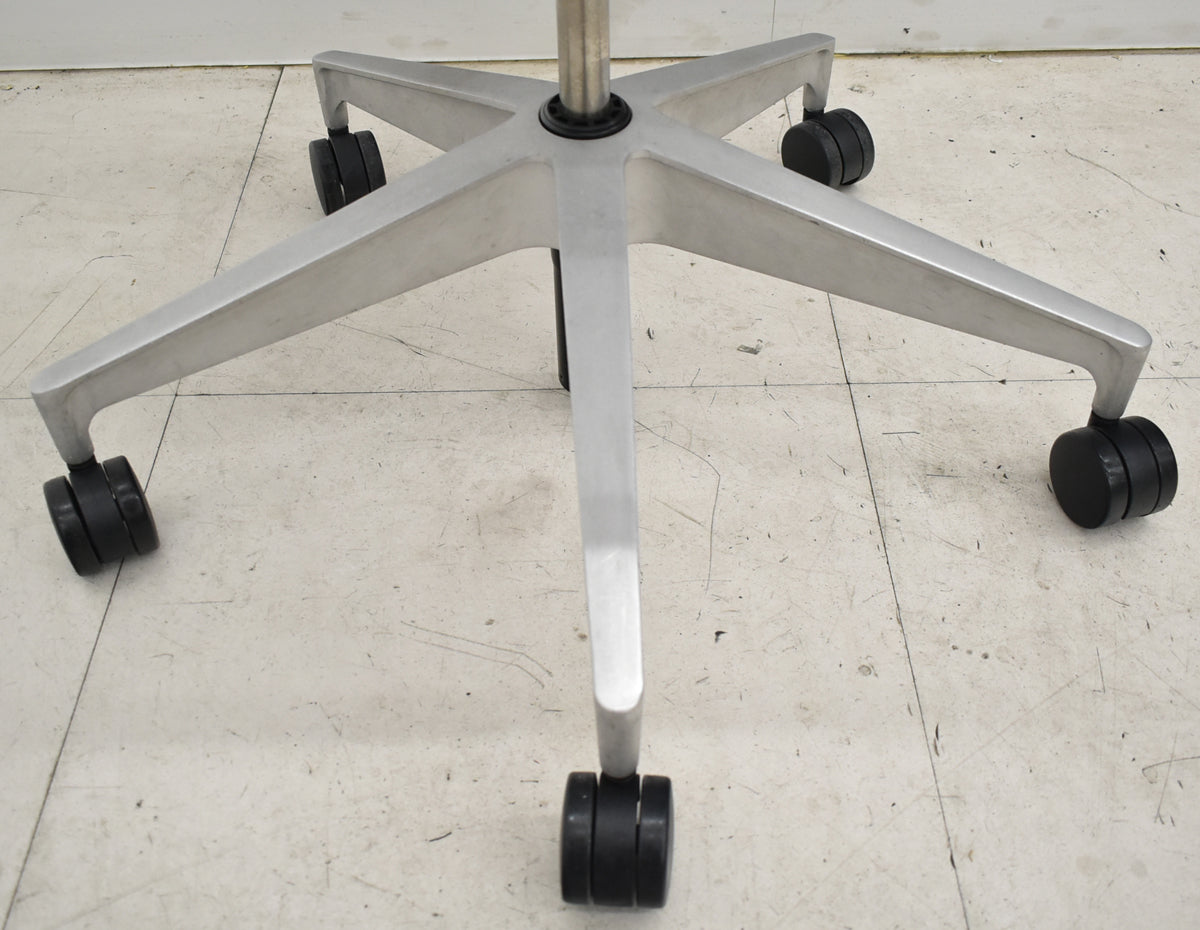 【中古】ハーマン・ミラー　セトゥチェア　マルチパーパスチェア　固定肘　2025112207【中古オフィス家具】