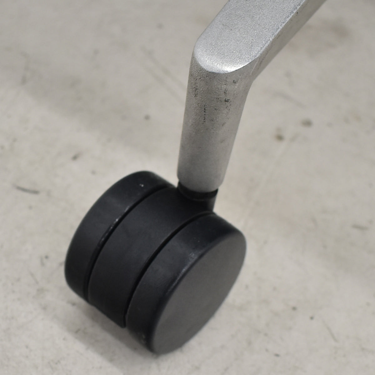 【中古】ハーマン・ミラー　セトゥチェア　マルチパーパスチェア　固定肘　2025112207【中古オフィス家具】