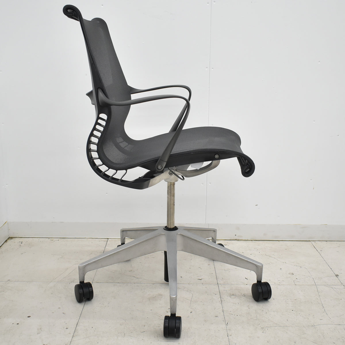 【中古】ハーマン・ミラー　セトゥチェア　マルチパーパスチェア　固定肘　2025112208【中古オフィス家具】