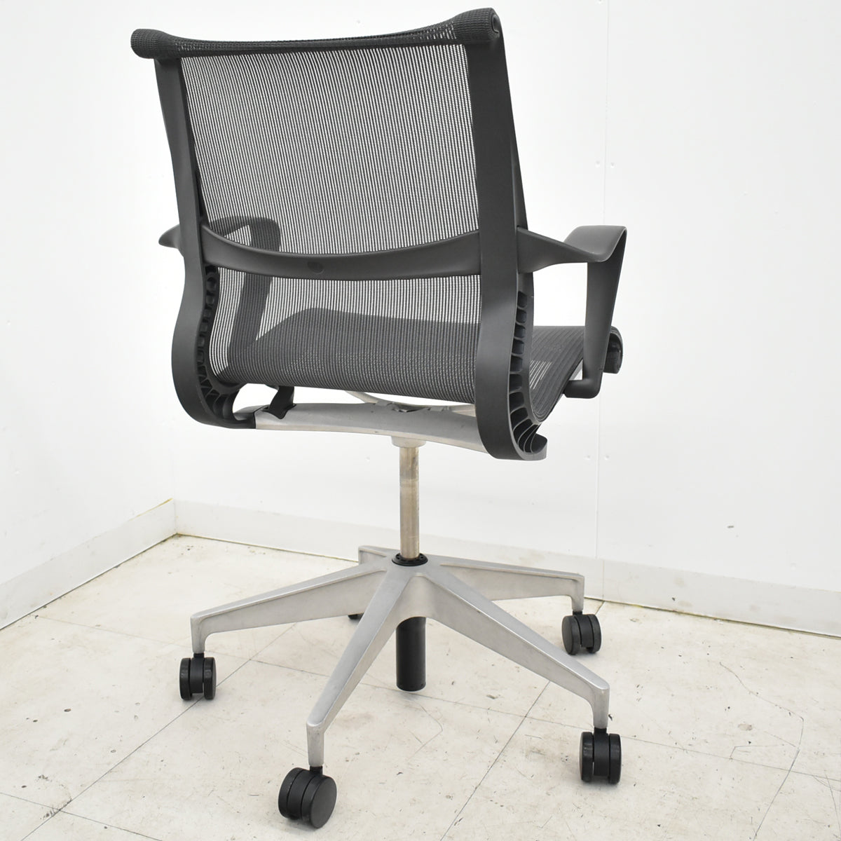 【中古】ハーマン・ミラー　セトゥチェア　マルチパーパスチェア　固定肘　2025112207【中古オフィス家具】