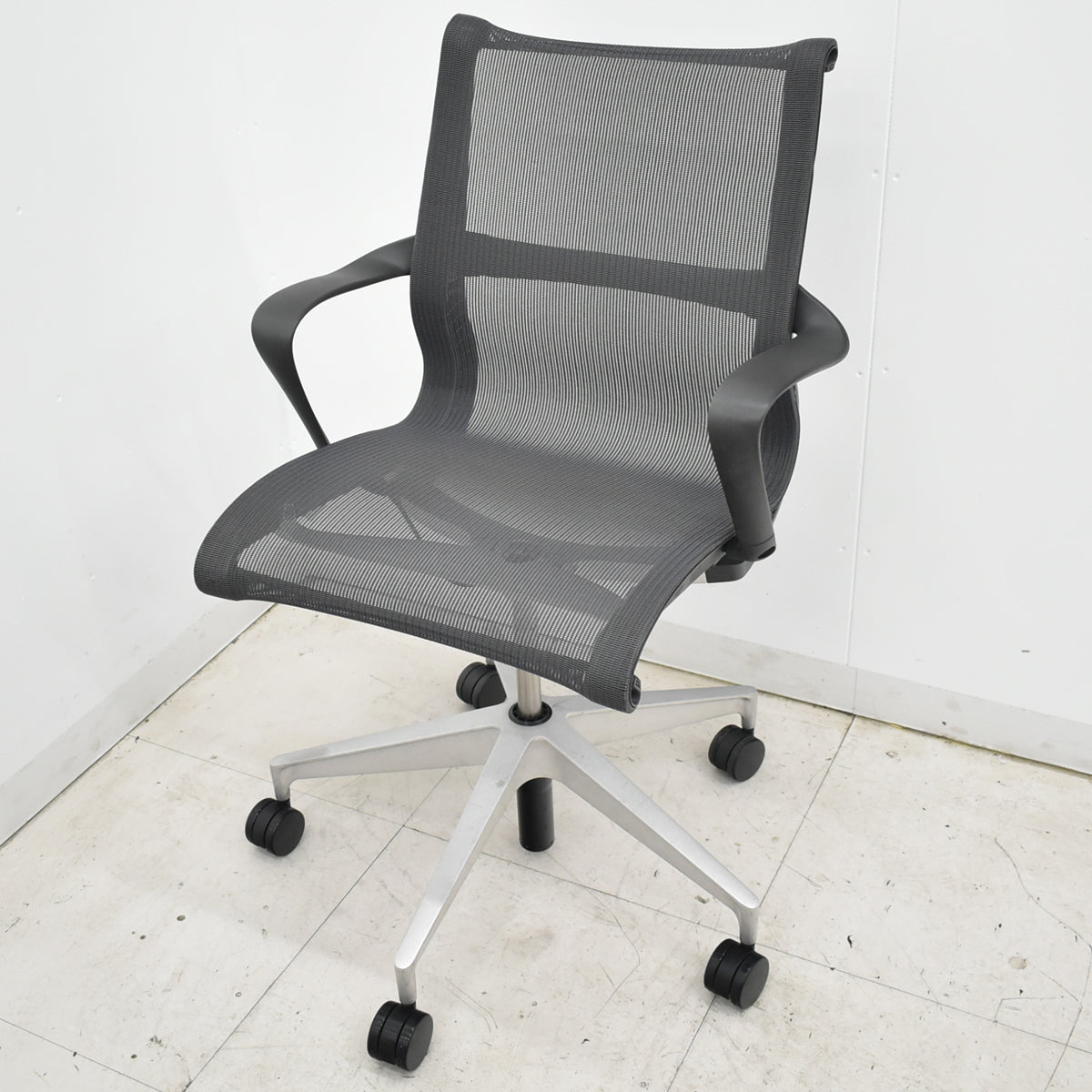 【中古】ハーマン・ミラー　セトゥチェア　マルチパーパスチェア　固定肘　2025112501【中古オフィス家具】