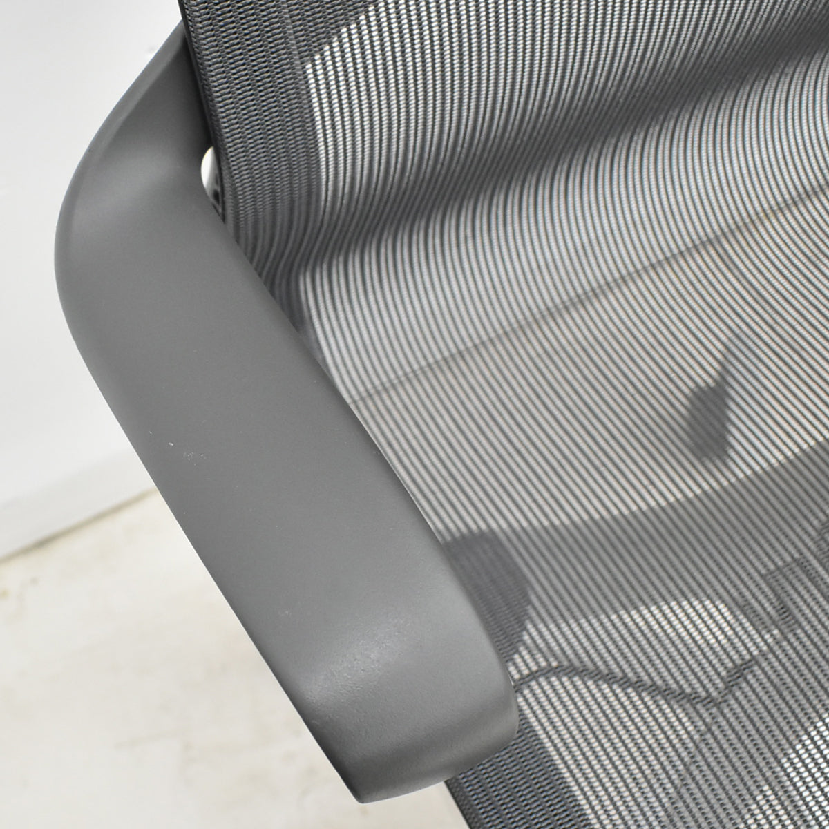 【中古】ハーマン・ミラー　セトゥチェア　マルチパーパスチェア　固定肘　2025112501【中古オフィス家具】