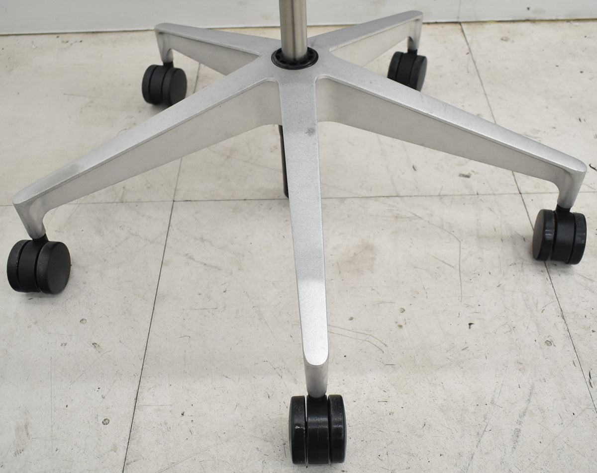 【中古】ハーマン・ミラー　セトゥチェア　マルチパーパスチェア　固定肘　2025112501【中古オフィス家具】