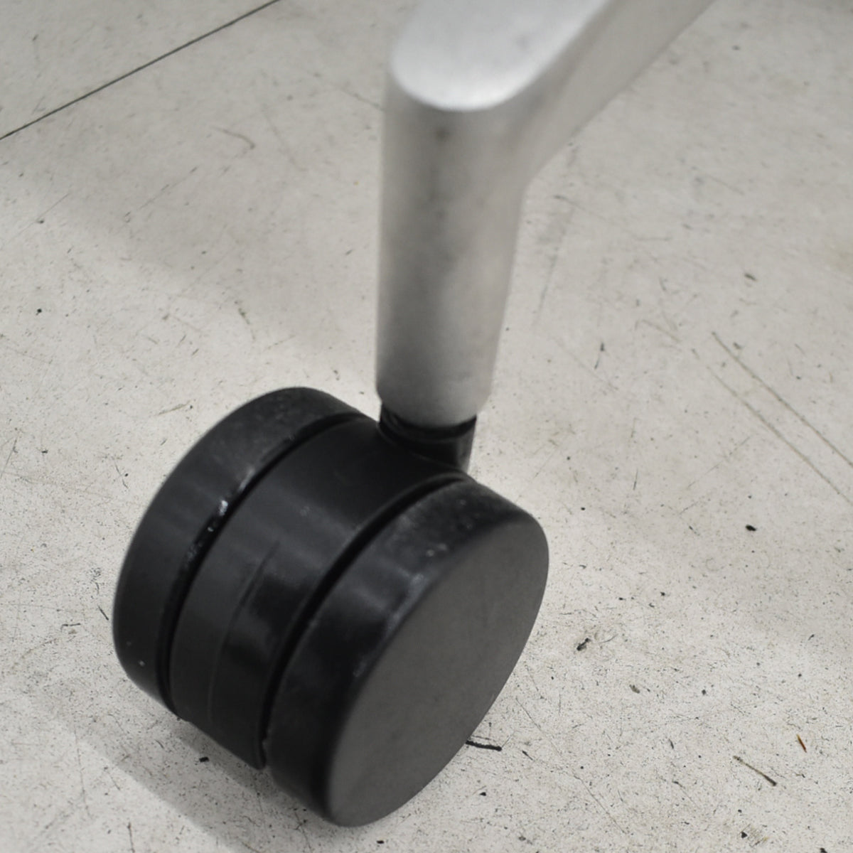 【中古】ハーマン・ミラー　セトゥチェア　マルチパーパスチェア　固定肘　2025112501【中古オフィス家具】