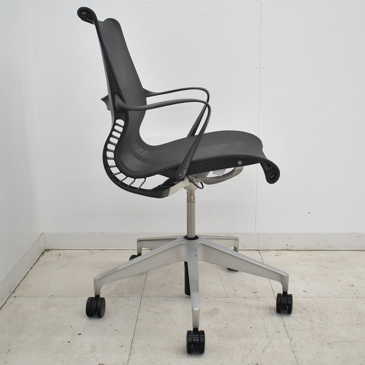 【中古】ハーマン・ミラー　セトゥチェア　マルチパーパスチェア　固定肘　2025112501【中古オフィス家具】