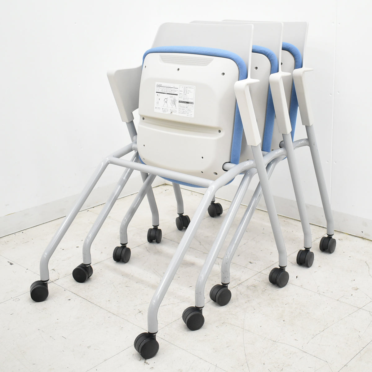 【中古】オカムラ　ビラージュ　ネスティングチェア　ミーティングチェア　キャスター付　2025112502【中古オフィス家具】