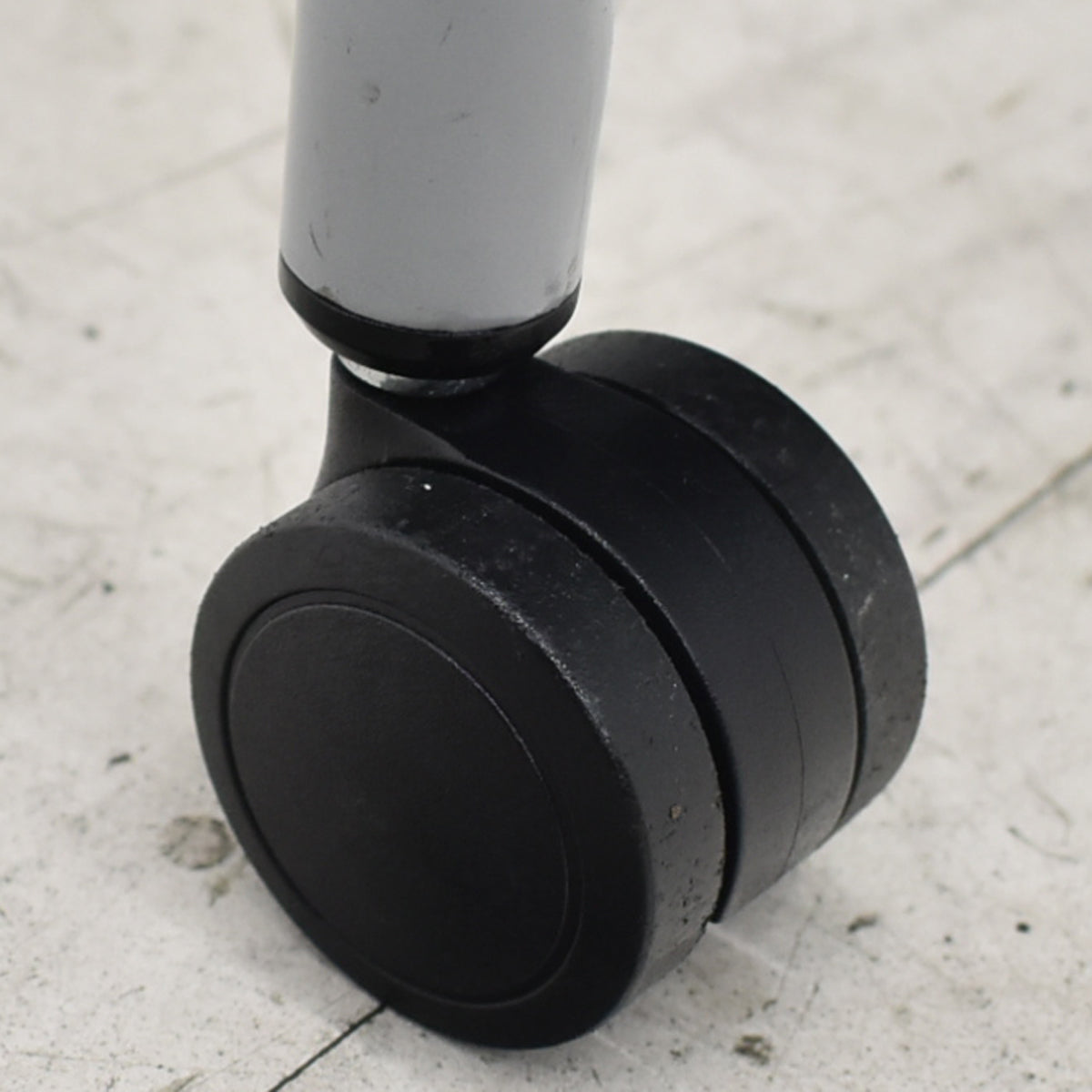 【中古】オカムラ　ビラージュ　ネスティングチェア　ミーティングチェア　キャスター付　2025112502【中古オフィス家具】