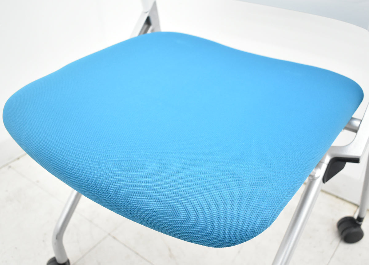 【中古】イトーキ　モノン　ミーティングチェア　ネスティングチェア　キャスター付　2025112503【中古オフィス家具】