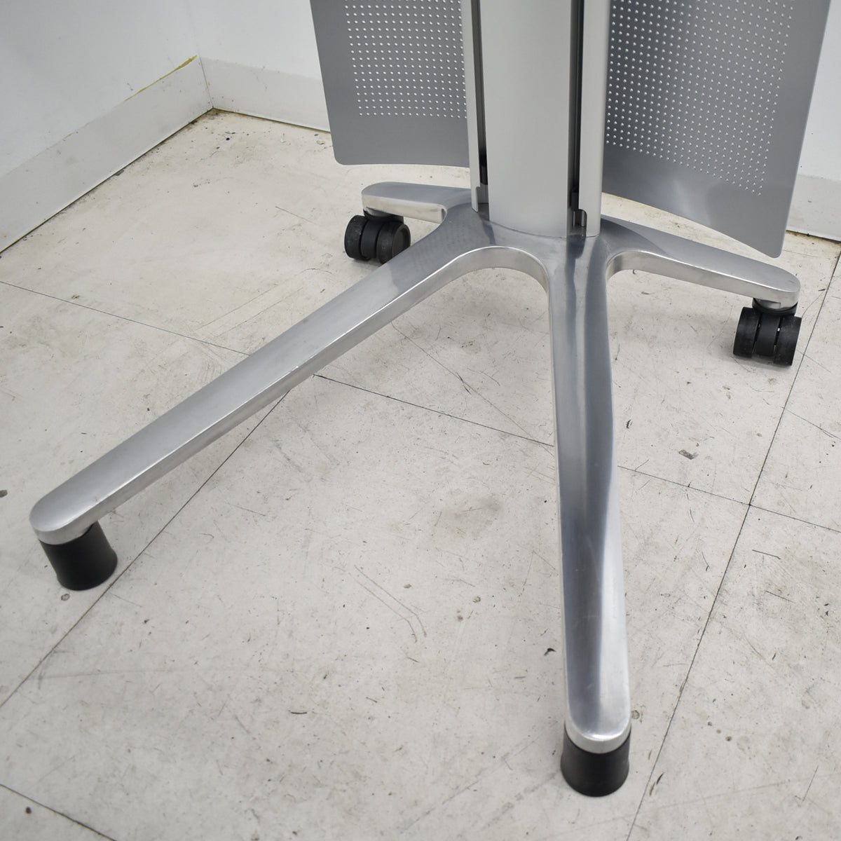 【中古】ウィルクハーン　コンフェア　レクターン　演台　幅460　2025112505【中古オフィス家具】