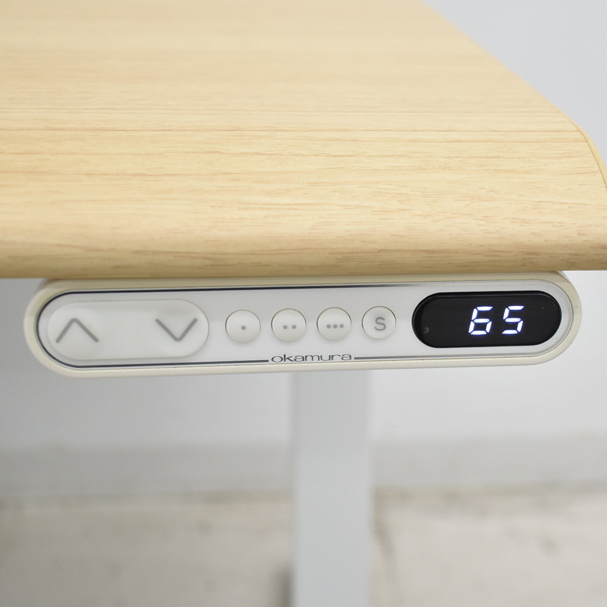 【中古】オカムラ　スイフト　電動昇降デスク　スムースフォルムエッジ　インジケーターメモリ機能付　幅1550　2025112602【中古オフィス家具】