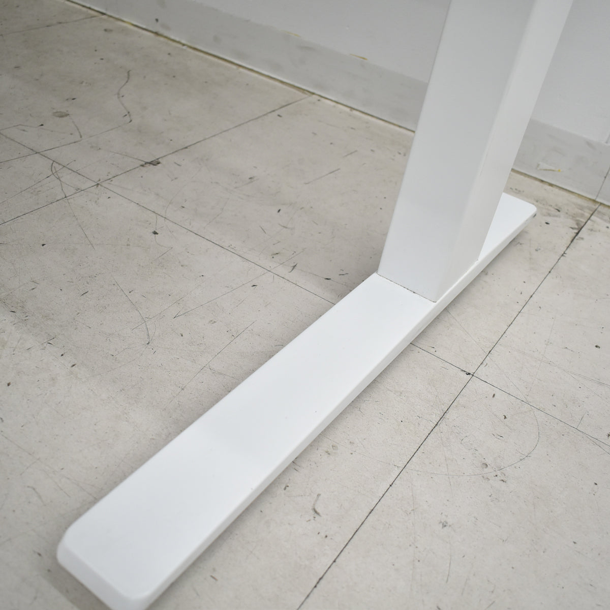 【中古】オカムラ　スイフト　電動昇降デスク　スムースフォルムエッジ　インジケーターメモリ機能付　幅1550　2025112602【中古オフィス家具】