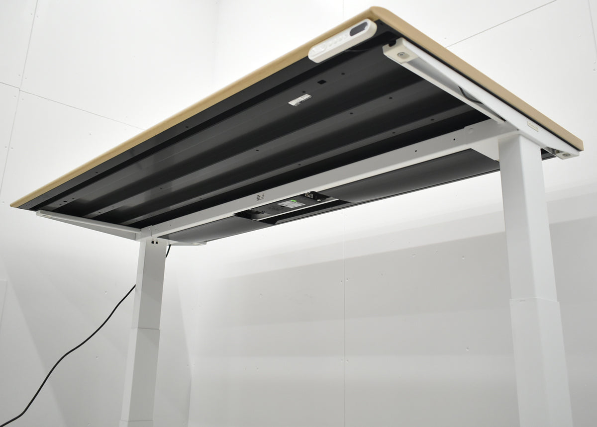 【中古】オカムラ　スイフト　電動昇降デスク　スムースフォルムエッジ　インジケーターメモリ機能付　幅1550　2025112602【中古オフィス家具】