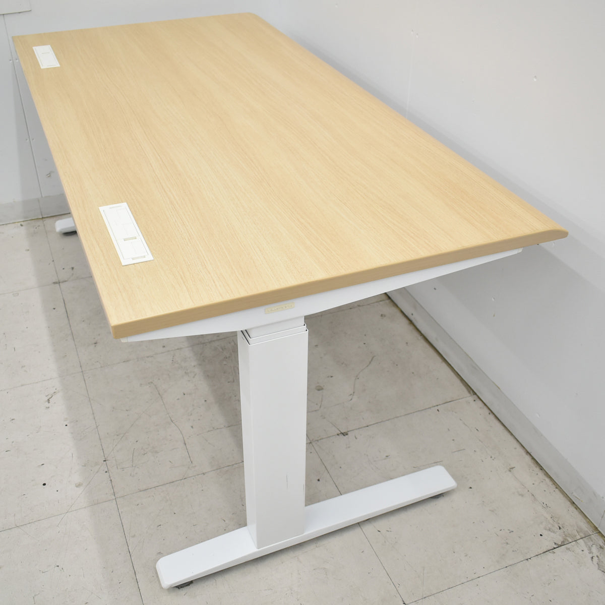 【中古】オカムラ　スイフト　電動昇降デスク　スムースフォルムエッジ　インジケーターメモリ機能付　幅1550　2025112602【中古オフィス家具】