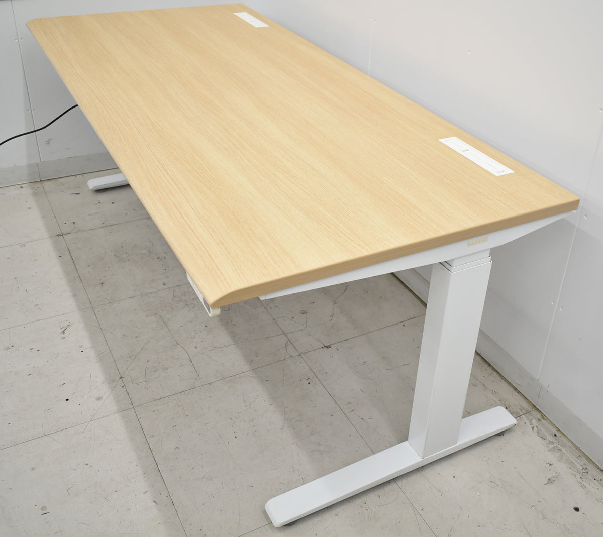【中古】オカムラ　スイフト　電動昇降デスク　スムースフォルムエッジ　幅1750　2025112603【中古オフィス家具】