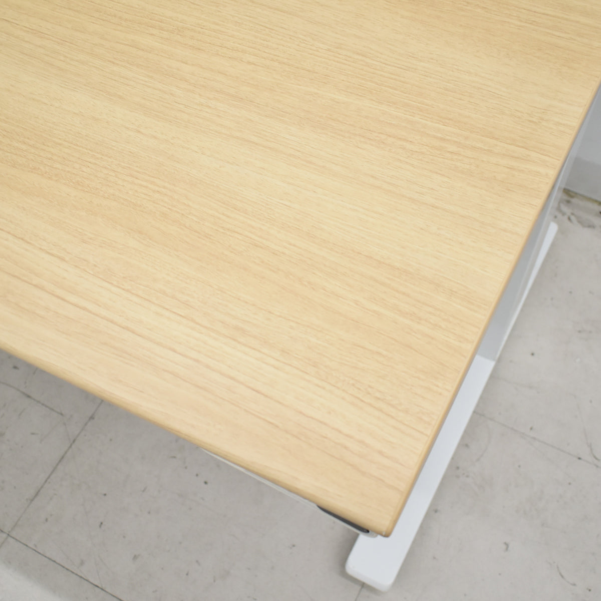 【中古】オカムラ　スイフト　電動昇降デスク　スムースフォルムエッジ　幅1750　2025112603【中古オフィス家具】