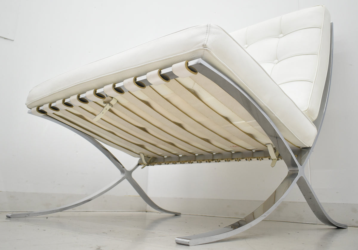 【中古】リプロダクト　バルセロナチェア　本革　ホワイト　幅780　2025112801【中古オフィス家具】