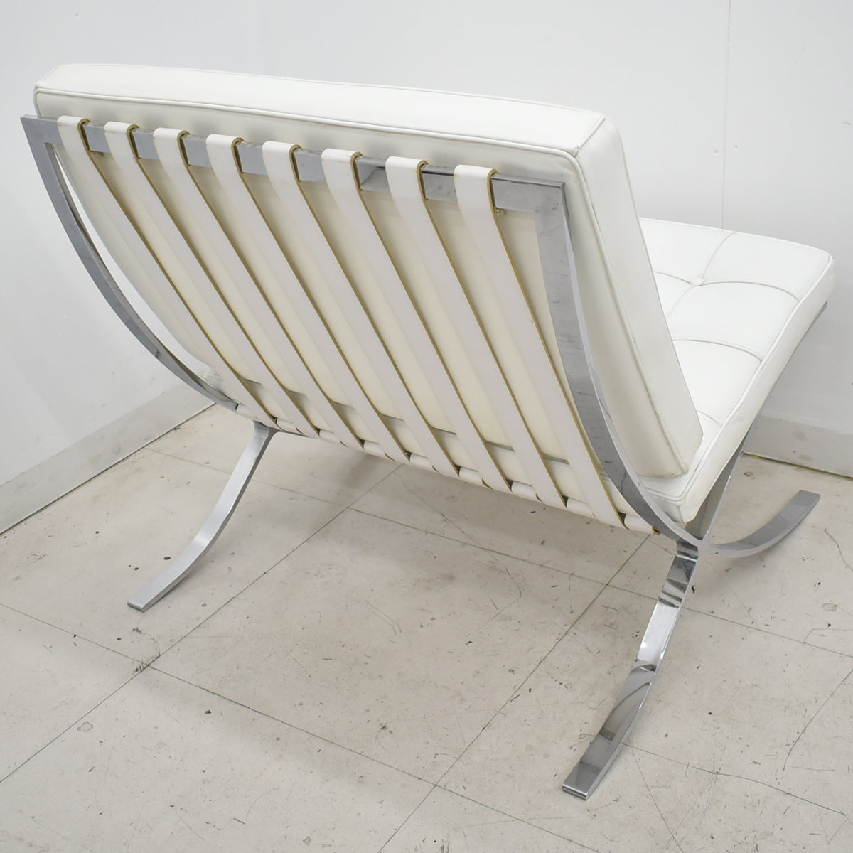 【中古】リプロダクト　バルセロナチェア　本革　ホワイト　幅780　2025112801【中古オフィス家具】