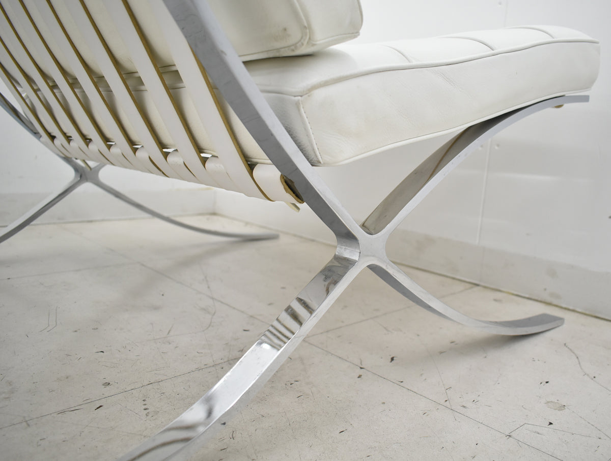 【中古】リプロダクト　バルセロナチェア　本革　ホワイト　幅780　2025112801【中古オフィス家具】