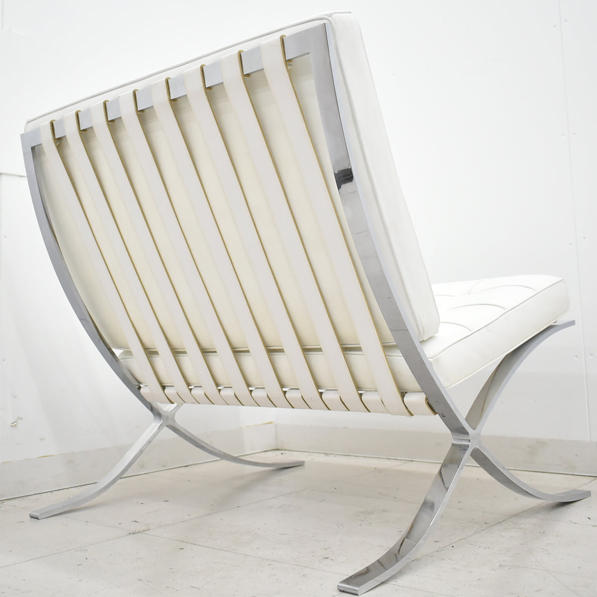 【中古】リプロダクト　バルセロナチェア　本革　幅780　ホワイト　2025112802【中古オフィス家具】