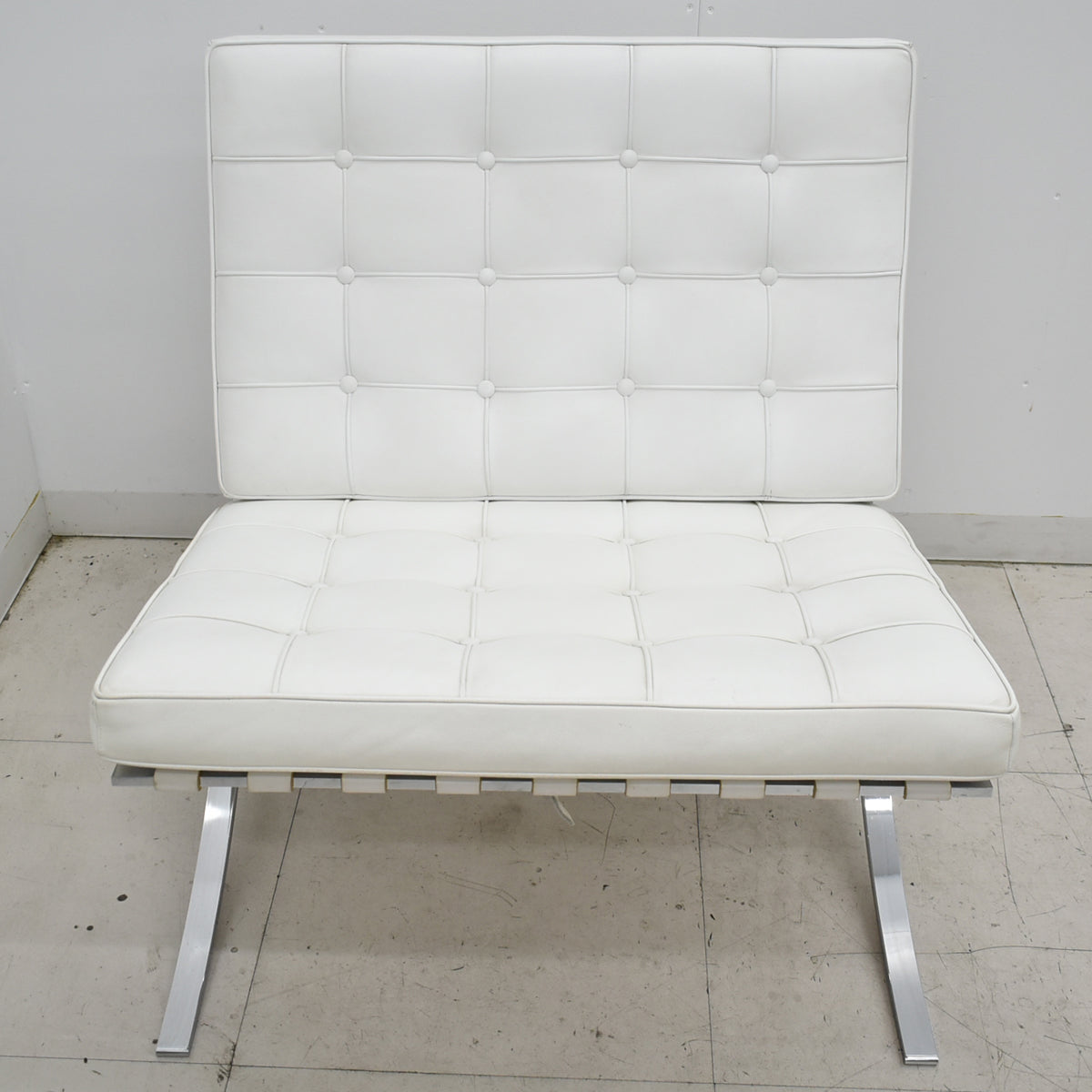 【中古】リプロダクト　バルセロナチェア　本革　幅780　ホワイト　2025112802【中古オフィス家具】