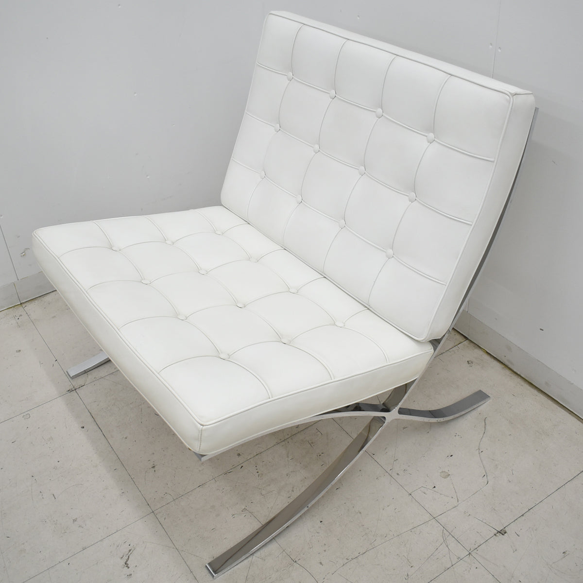 【中古】リプロダクト　バルセロナチェア　本革　幅780　ホワイト　2025112802【中古オフィス家具】