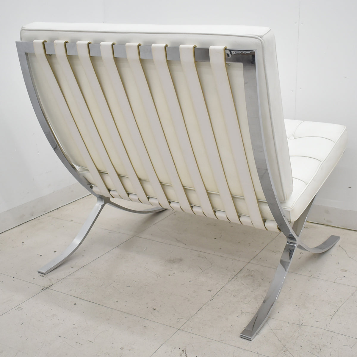 【中古】リプロダクト　バルセロナチェア　本革　幅780　ホワイト　2025112802【中古オフィス家具】