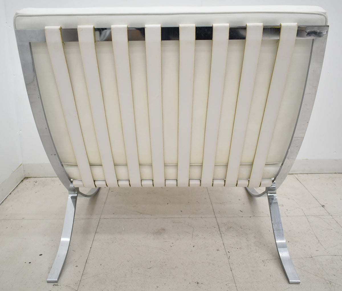 【中古】リプロダクト　バルセロナチェア　本革　幅780　ホワイト　2025112802【中古オフィス家具】