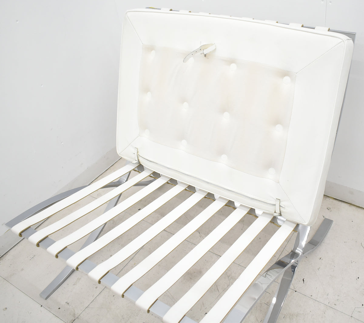 【中古】リプロダクト　バルセロナチェア　本革　幅780　ホワイト　2025112802【中古オフィス家具】