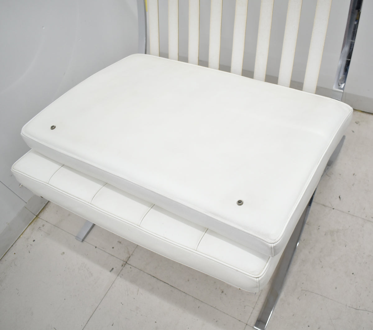 【中古】リプロダクト　バルセロナチェア　本革　幅780　ホワイト　2025112802【中古オフィス家具】