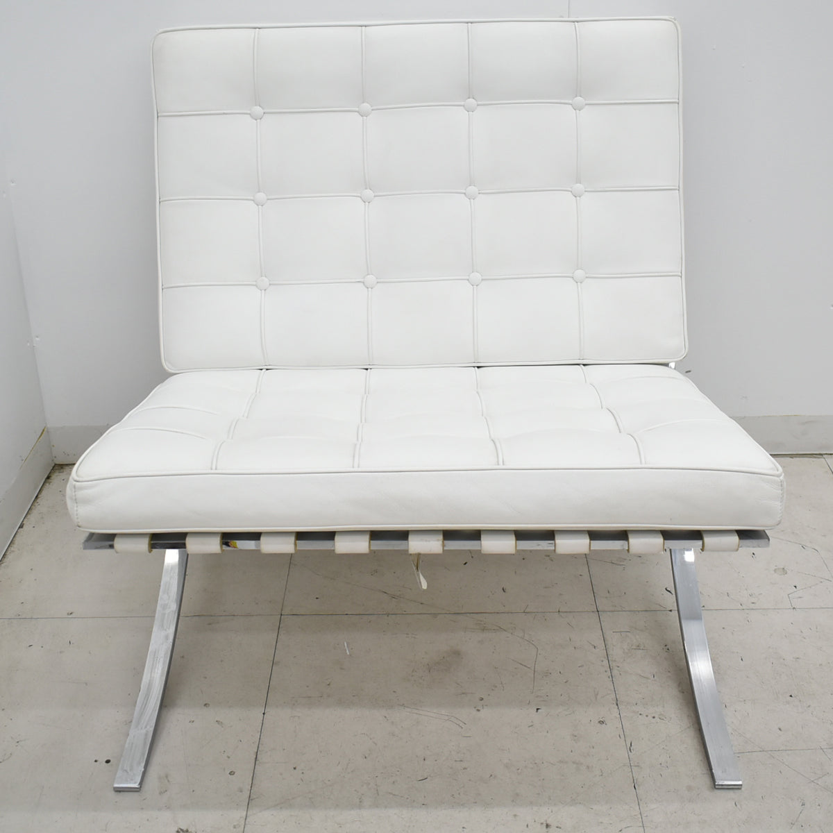 【中古】リプロダクト　バルセロナチェア　本革　幅780　ホワイト　2025112803【中古オフィス家具】