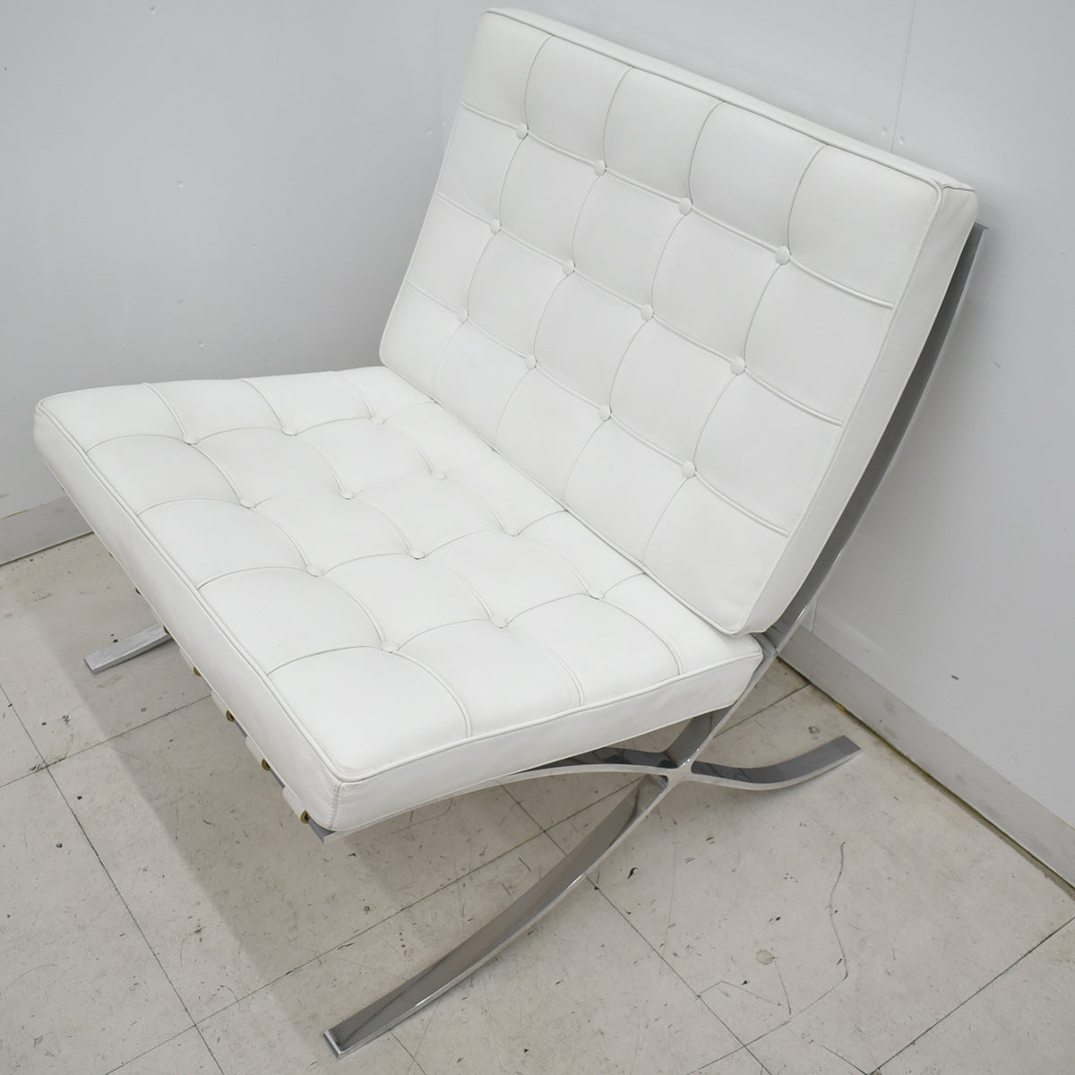 【中古】リプロダクト　バルセロナチェア　本革　幅780　ホワイト　2025112803【中古オフィス家具】