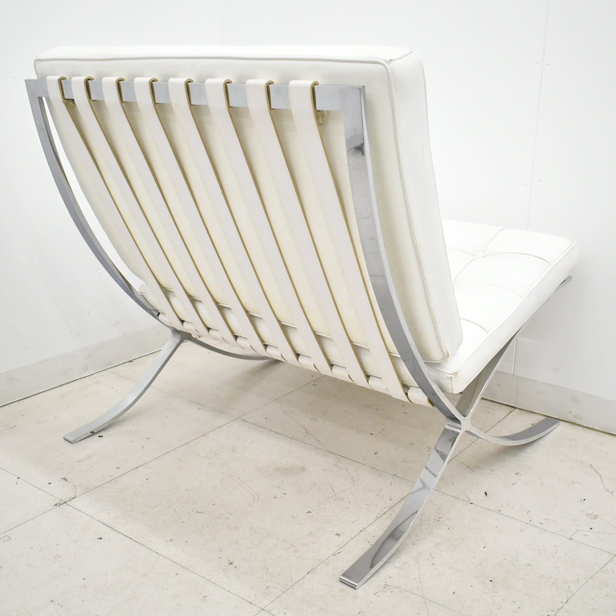 【中古】リプロダクト　バルセロナチェア　本革　幅780　ホワイト　2025112803【中古オフィス家具】