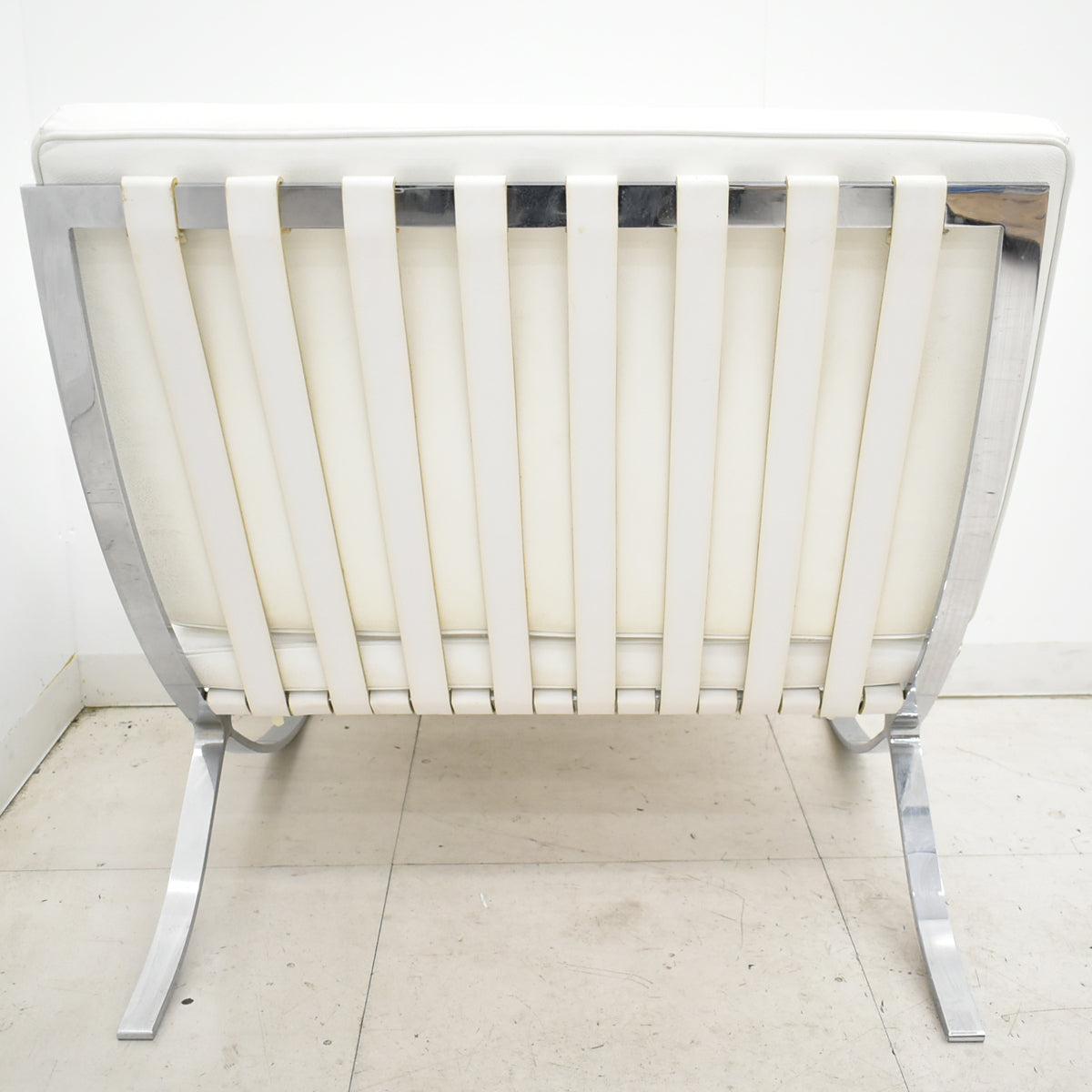 【中古】リプロダクト　バルセロナチェア　本革　幅780　ホワイト　2025112803【中古オフィス家具】