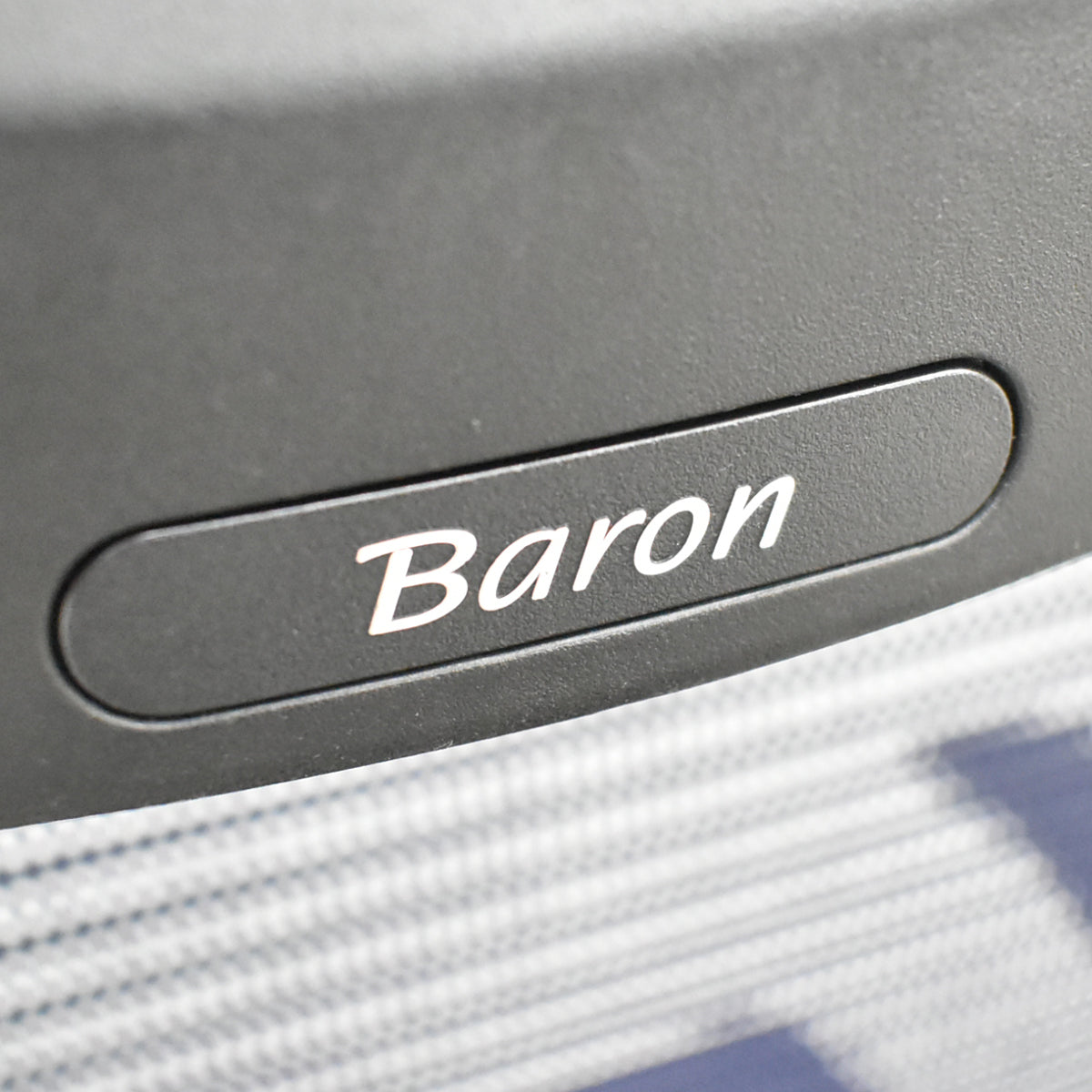 【中古】オカムラ　バロン　エクストラハイバック　ヘッドレスト　固定肘　ダークブルー　2025120101【中古オフィス家具】