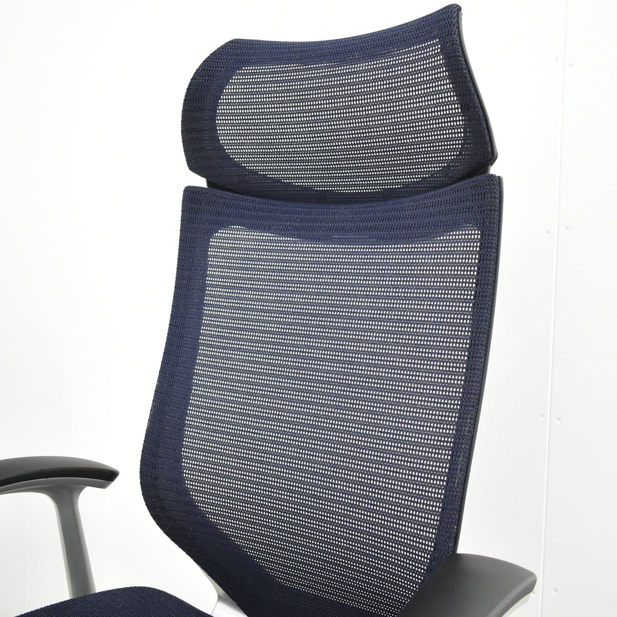 【中古】オカムラ　バロン　エクストラハイバック　ヘッドレスト　固定肘　ダークブルー　2025120101【中古オフィス家具】