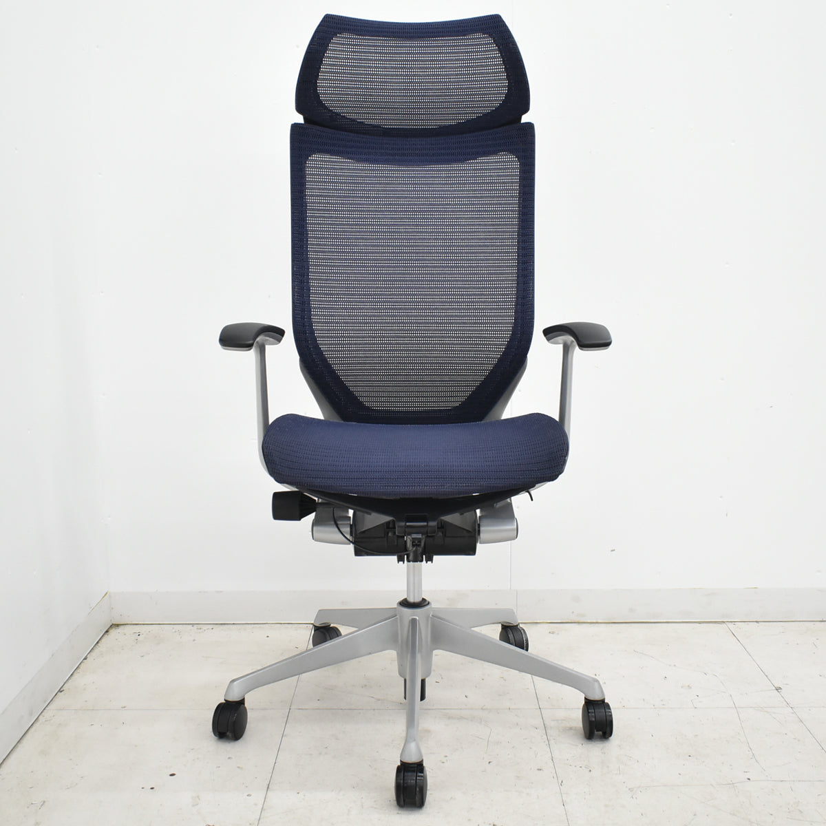 【中古】オカムラ　バロン　エクストラハイバック　ヘッドレスト　固定肘　ダークブルー　2025120101【中古オフィス家具】