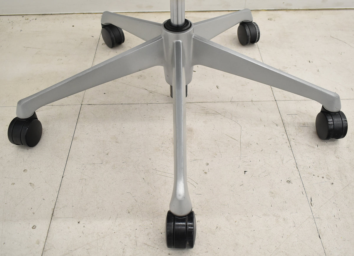 【中古】オカムラ　バロン　エクストラハイバック　ヘッドレスト　固定肘　ダークブルー　2025120101【中古オフィス家具】