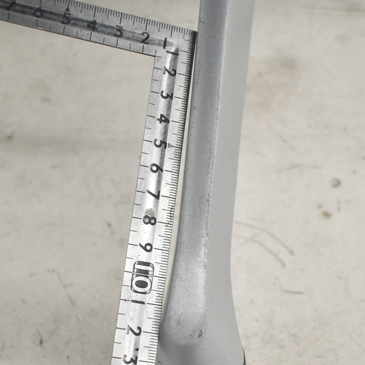 【中古】オカムラ　バロン　エクストラハイバック　ヘッドレスト　固定肘　ダークブルー　2025120101【中古オフィス家具】