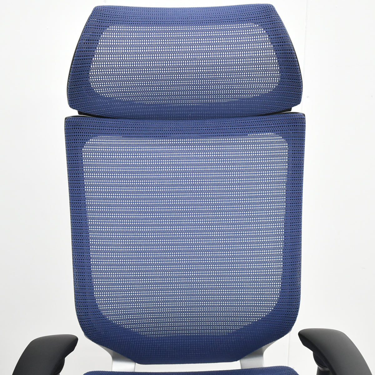 【中古】オカムラ　バロン　エクストラハイバック　ヘッドレスト　可動肘　ミディアムブルー　2025120102【中古オフィス家具】