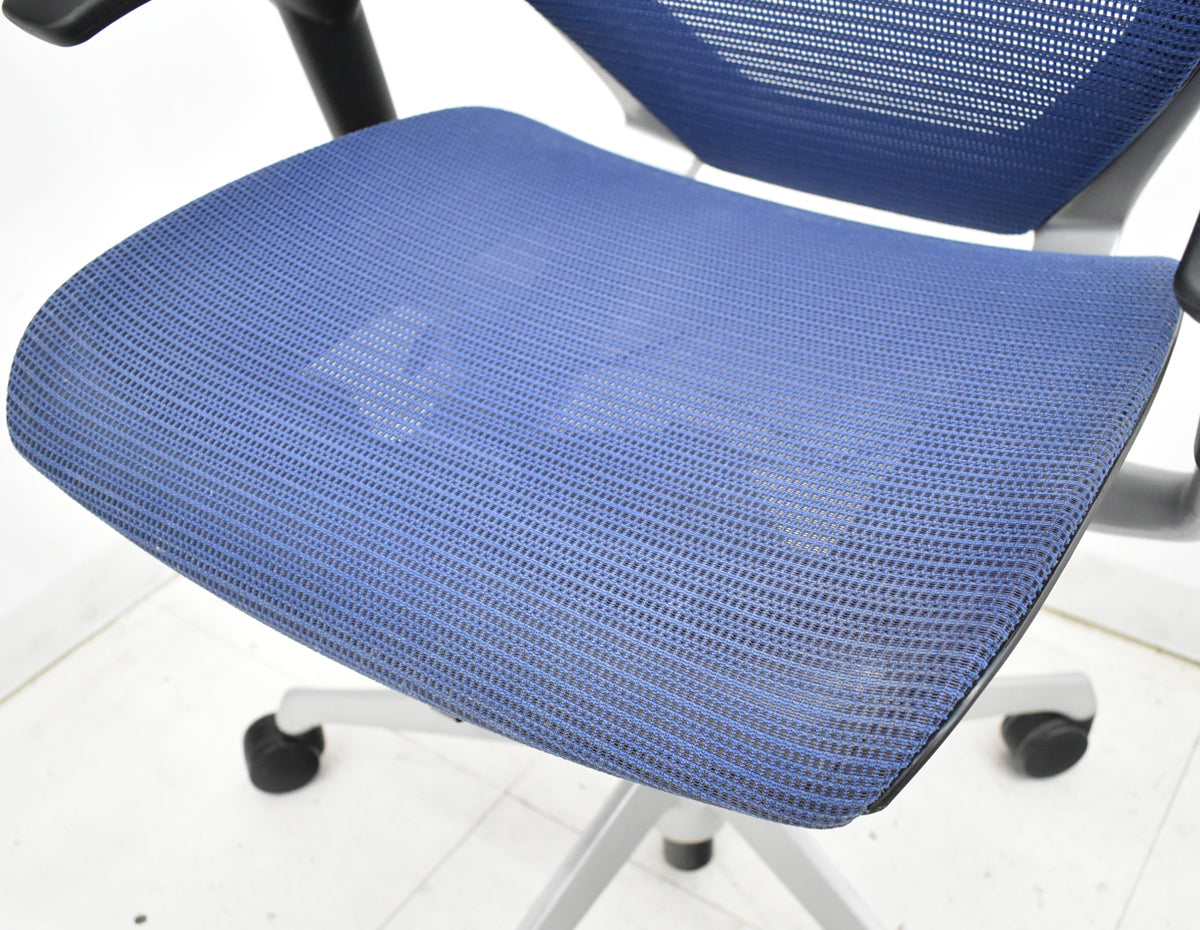 【中古】オカムラ　バロン　エクストラハイバック　ヘッドレスト　可動肘　ミディアムブルー　2025120102【中古オフィス家具】