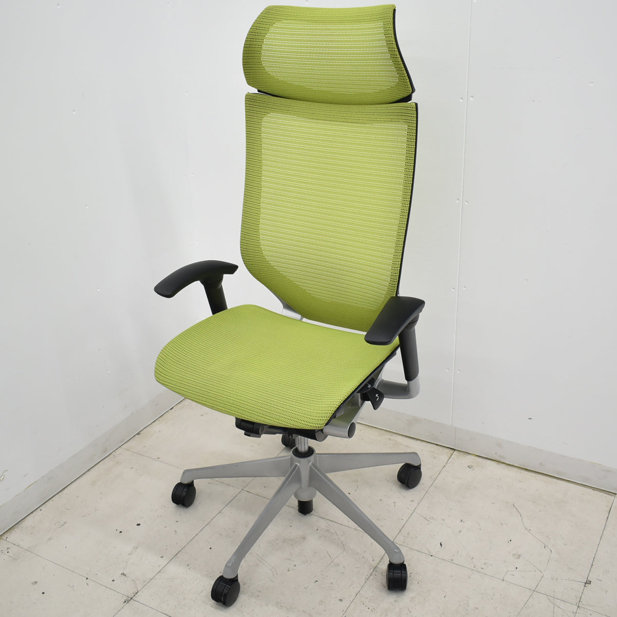【中古】オカムラ　バロン　エクストラハイバック　ヘッドレスト　可動肘　ライムグリーン　2025120201【中古オフィス家具】