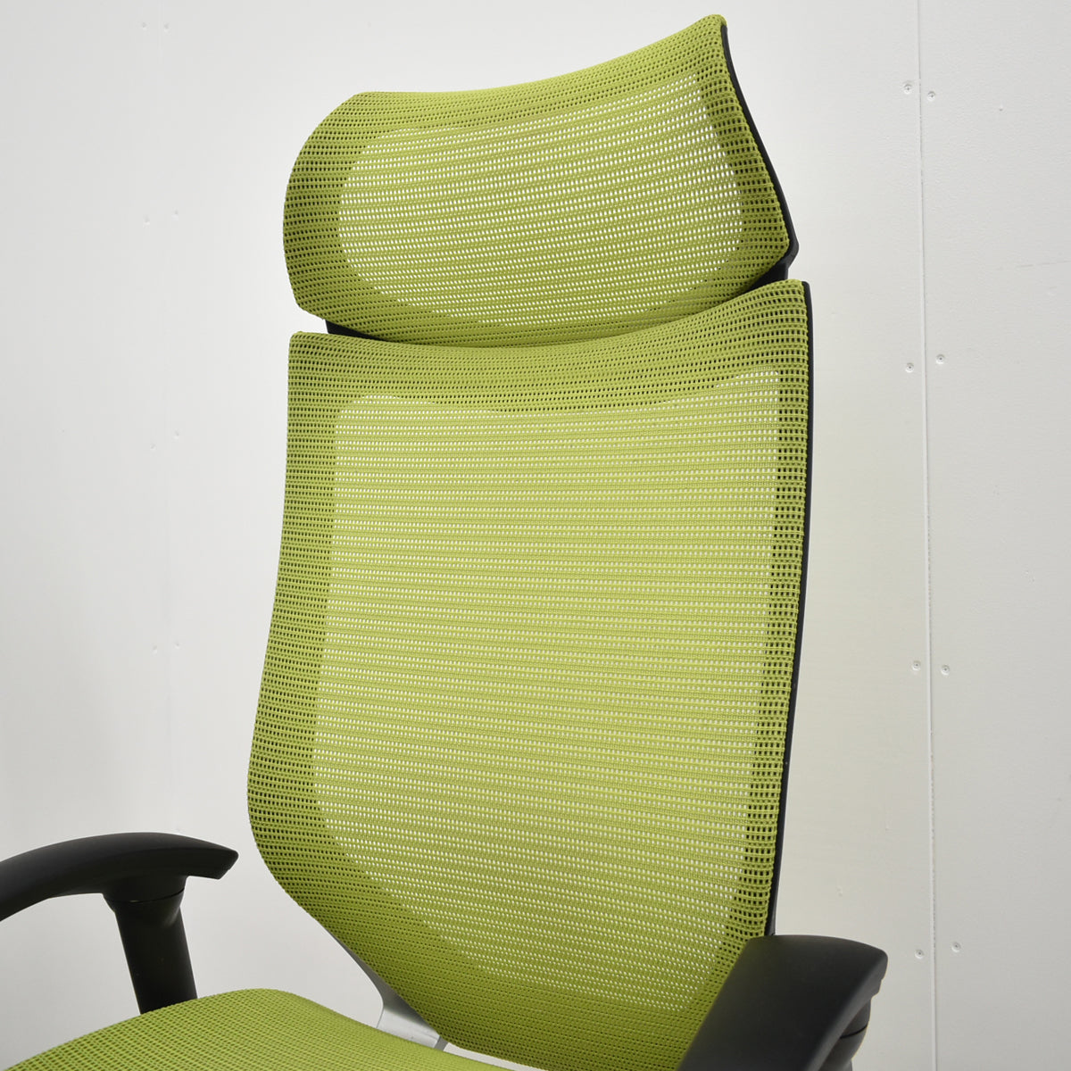 【中古】オカムラ　バロン　エクストラハイバック　ヘッドレスト　可動肘　ライムグリーン　2025120201【中古オフィス家具】