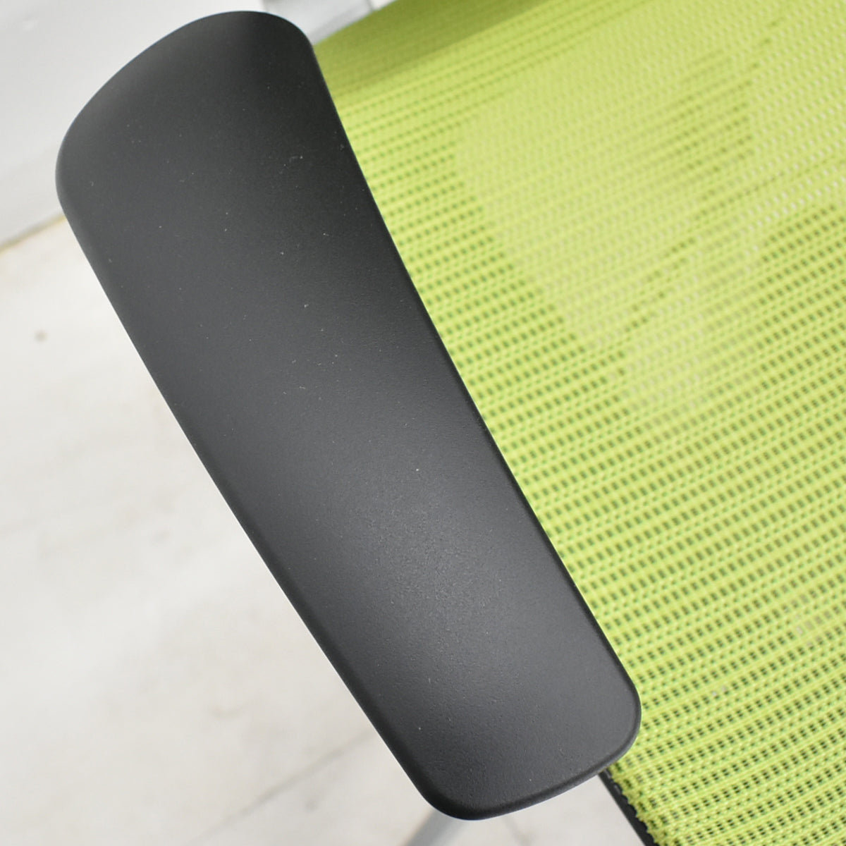 【中古】オカムラ　バロン　エクストラハイバック　ヘッドレスト　可動肘　ライムグリーン　2025120201【中古オフィス家具】