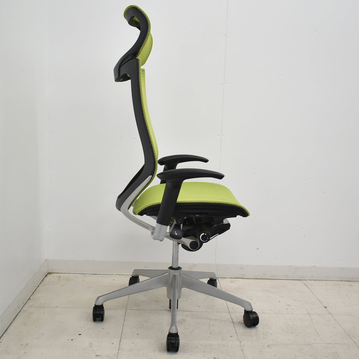 【中古】オカムラ　バロン　エクストラハイバック　ヘッドレスト　可動肘　ライムグリーン　2025120201【中古オフィス家具】