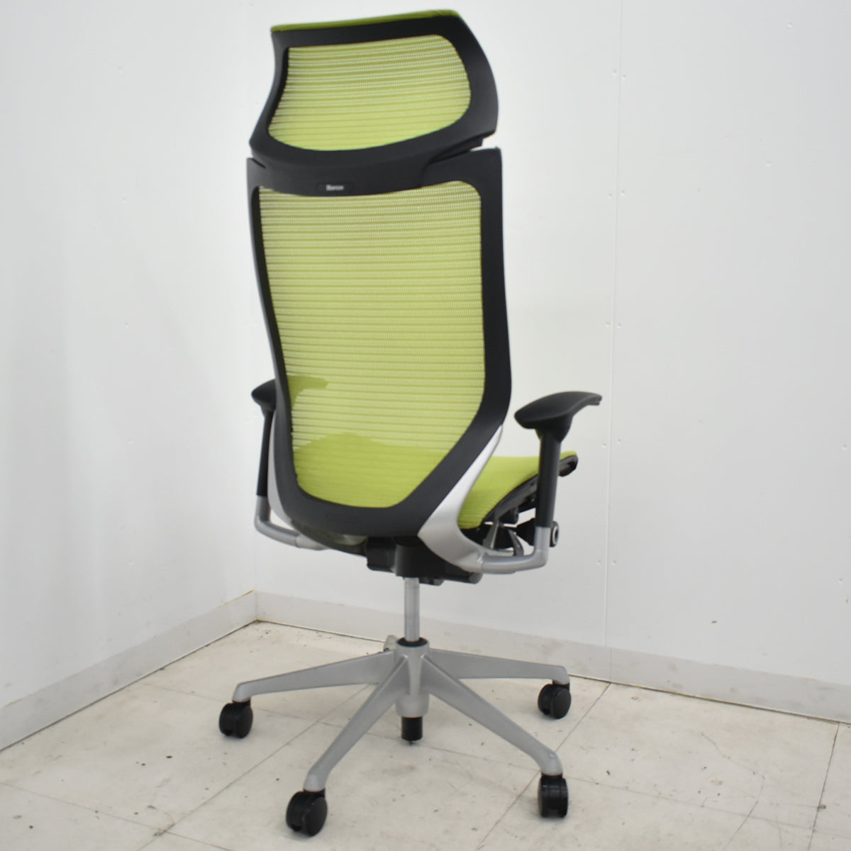【中古】オカムラ　バロン　エクストラハイバック　ヘッドレスト　可動肘　ライムグリーン　2025120201【中古オフィス家具】