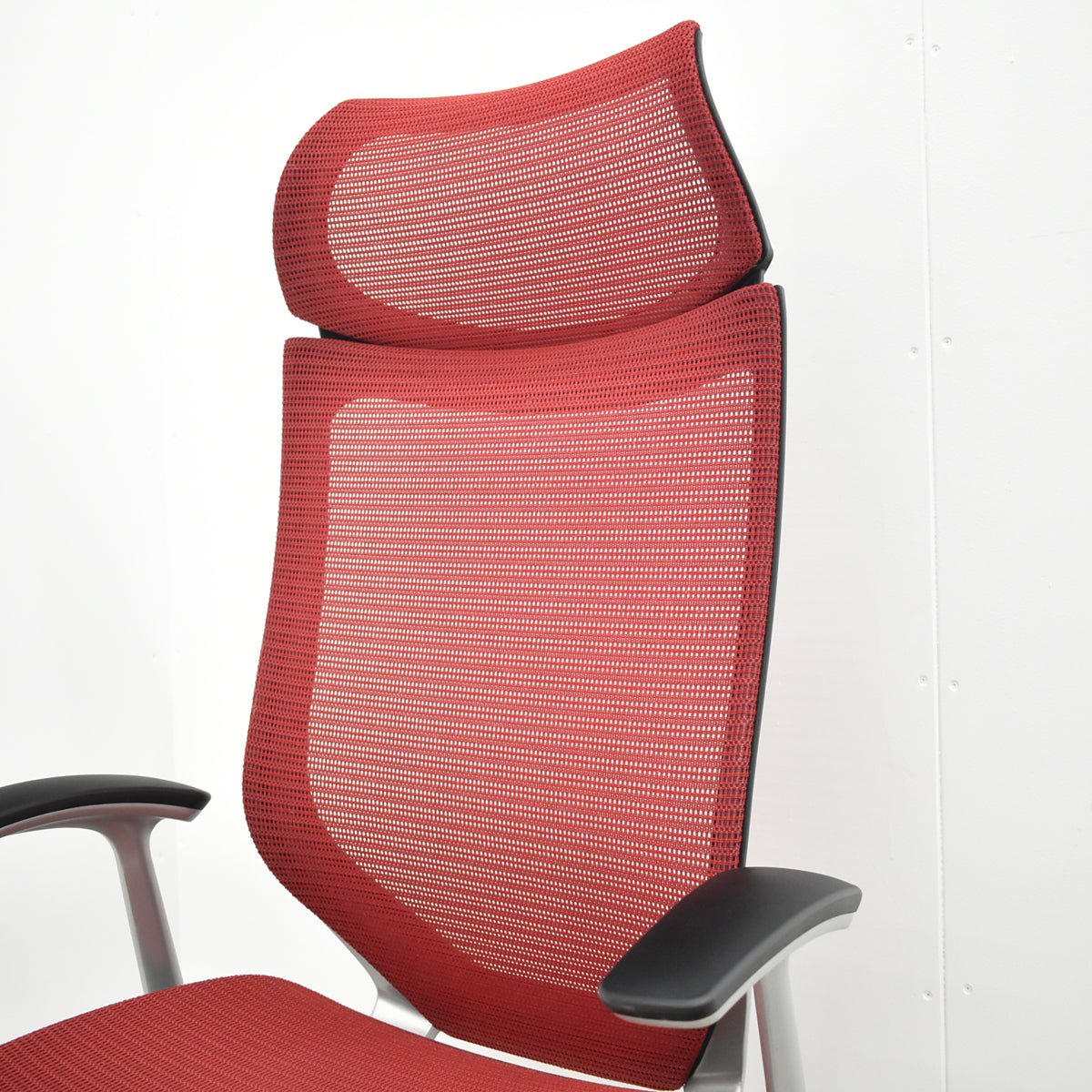 【中古】オカムラ　バロン　エクストラハイバック　ヘッドレスト　固定肘　レッド　2025120202【中古オフィス家具】