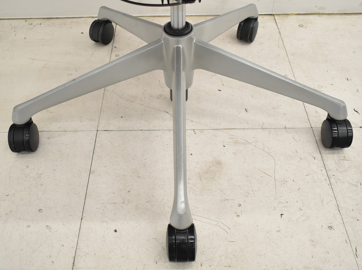 【中古】オカムラ　バロン　エクストラハイバック　ヘッドレスト　固定肘　レッド　2025120202【中古オフィス家具】