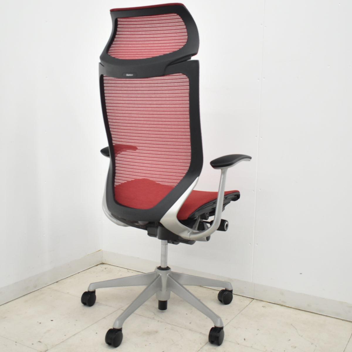 【中古】オカムラ　バロン　エクストラハイバック　ヘッドレスト　固定肘　レッド　2025120202【中古オフィス家具】