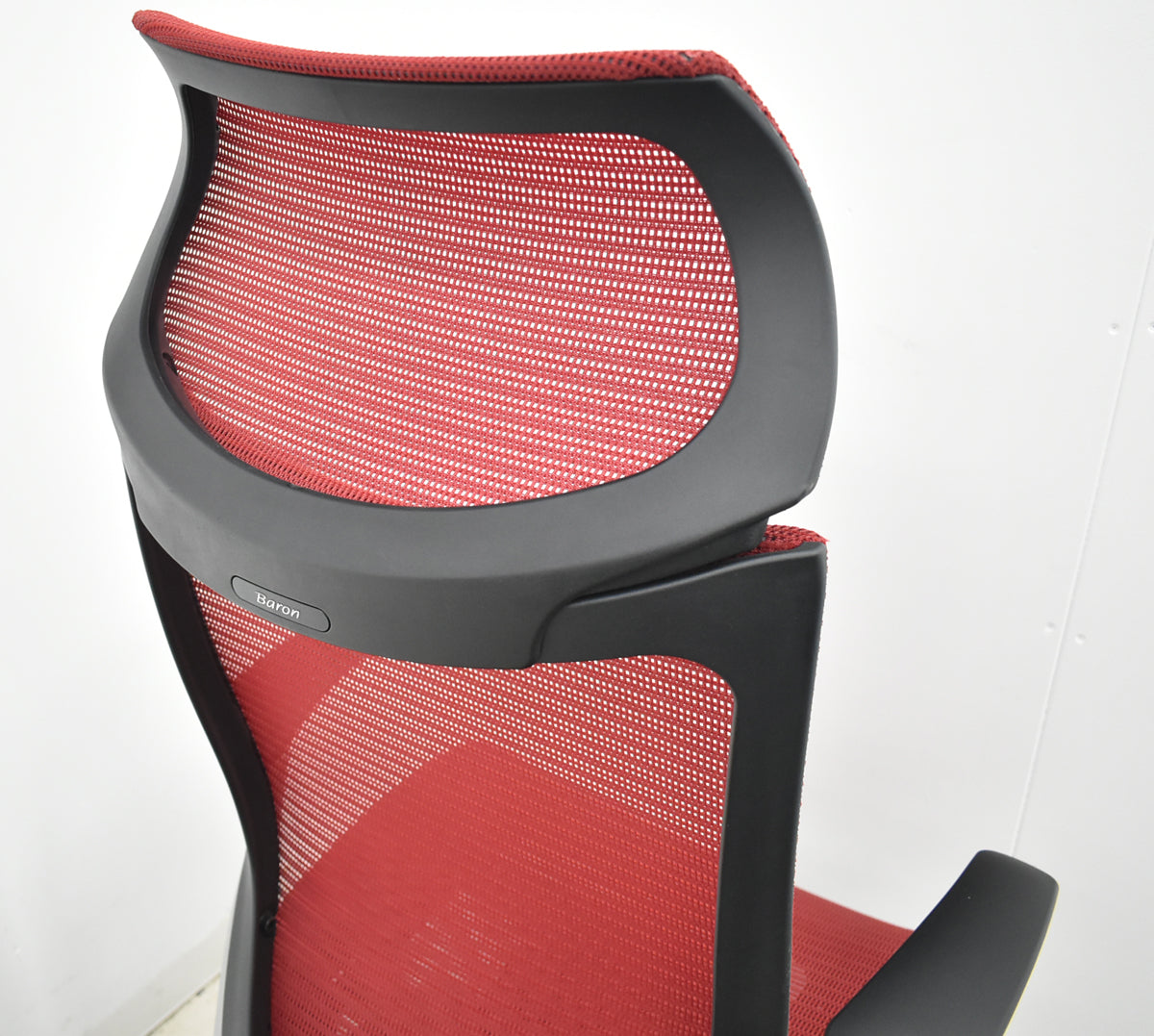 【中古】オカムラ　バロン　エクストラハイバック　ヘッドレスト　固定肘　レッド　2025120202【中古オフィス家具】